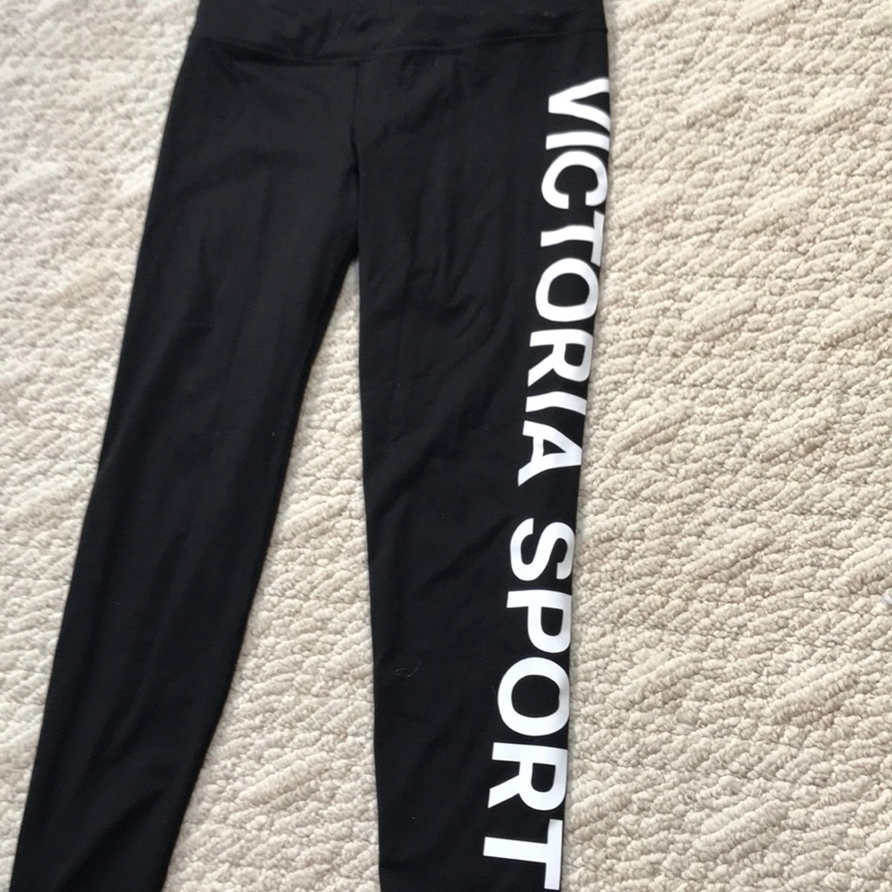 Victoria’s sport leggings